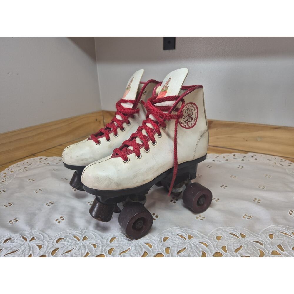 VTG 1980s Strawberry Shortcake Rollerskates Big Kids Size 3.5
